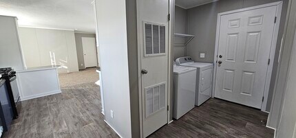 229 Magnolia Pl in Belleville, MI - Building Photo - Building Photo