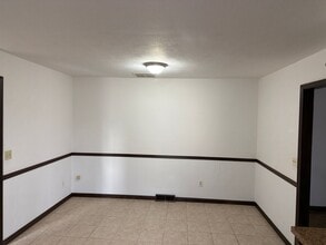 1630 W Swan St in Springfield, MO - Building Photo - Building Photo