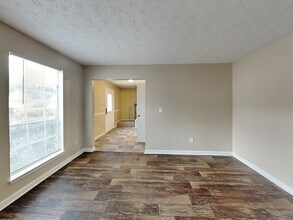 6536 Eastbriar Dr in Lithonia, GA - Building Photo - Building Photo