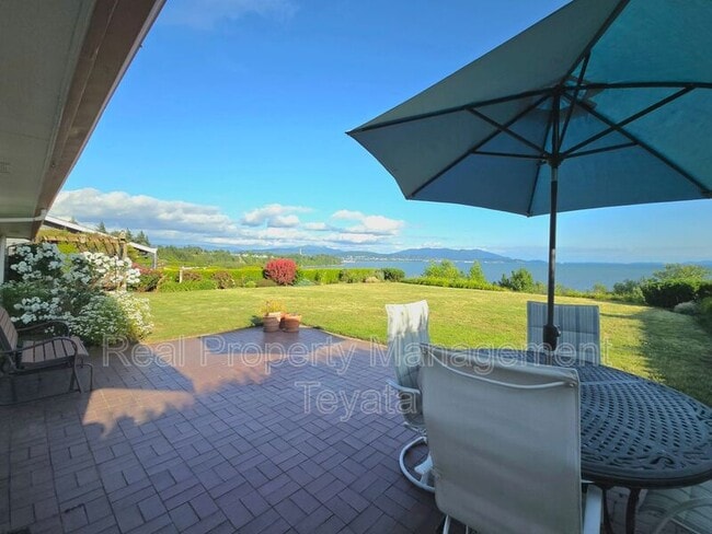 property at 3921 Cliffside Dr