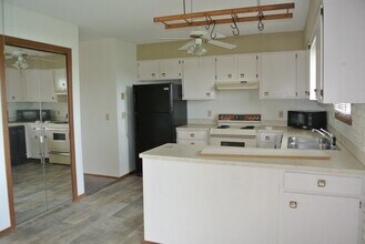 1711 16th St NW in Minot, ND - Building Photo - Building Photo