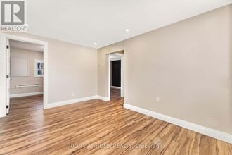 2346 Edwin Crescent in Ottawa, ON - Building Photo - Building Photo