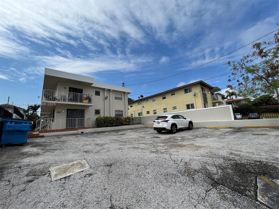 1126 SW 3rd St in Miami, FL - Building Photo