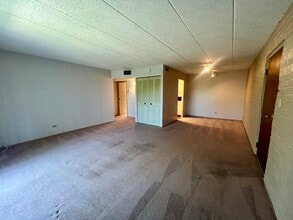 3220 Sanders Rd in Northbrook, IL - Building Photo - Building Photo
