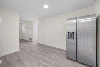 2225 Aldridge Ave in Ft. Myers, FL - Foto de edificio - Building Photo