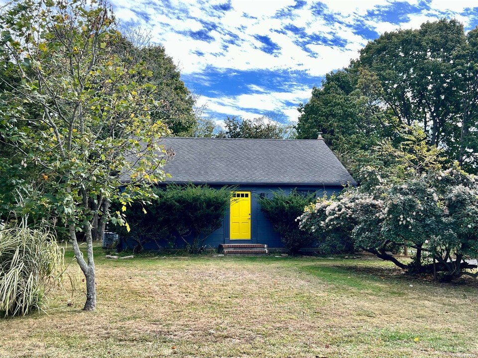 285 Oyster Ponds Ln in Orient, NY - Foto de edificio