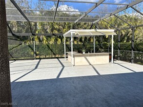 8318 Valiant Dr in Naples, FL - Foto de edificio - Building Photo