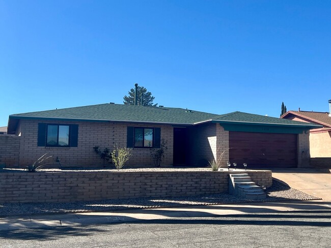 property at 1310 E Buckhorn Dr