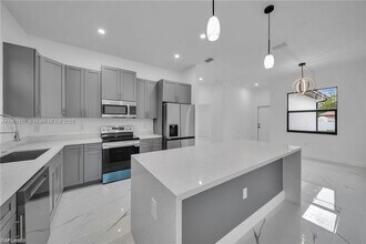 1006 W 10th St in Lehigh Acres, FL - Building Photo - Building Photo