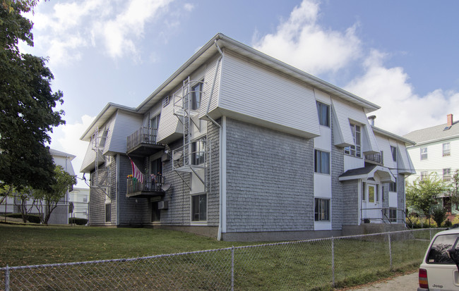 311 Jencks St in Fall River, MA - Foto de edificio - Building Photo