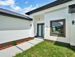 3510-3521 21st St SW in Lehigh Acres, FL - Building Photo - Building Photo