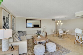 1051 Hillsboro Mile in Hillsboro Beach, FL - Foto de edificio - Building Photo