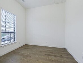 8305 Pne Is Wy in McKinney, TX - Foto de edificio - Building Photo