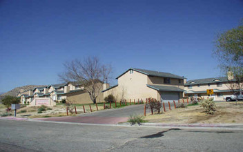 Plaza La Rosa in Apple Valley, CA - Building Photo - Building Photo