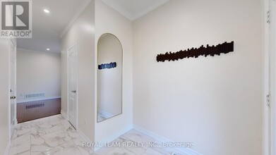 246 Lauderdale Dr in Vaughan, ON - Building Photo - Building Photo