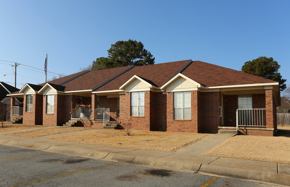 Westwood Garden in Conway, AR - Building Photo