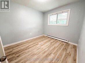 342 Kiwanis Park Dr in London, ON - Building Photo - Building Photo