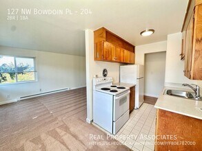 127 NW Bowdoin Pl in Seattle, WA - Building Photo - Building Photo