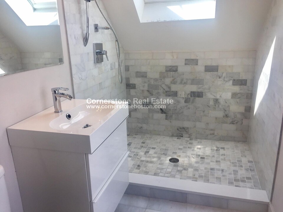 24 Washburn St in Boston, MA - Building Photo