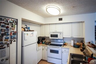 12136 St.Andrews Pl in Miramar, FL - Building Photo - Building Photo