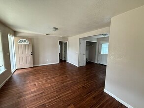 308 E 2nd St in Bishop, TX - Building Photo - Building Photo