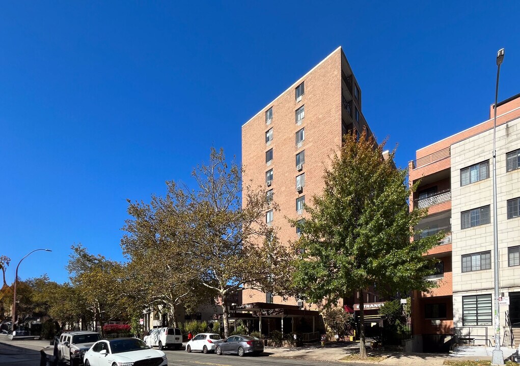 Wisteria Plaza in Flushing, NY - Building Photo