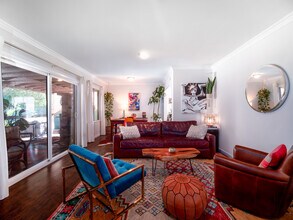 14935 Lull St in Van Nuys, CA - Foto de edificio - Building Photo