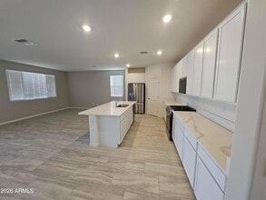 3010 E Augusta Ave in Gilbert, AZ - Foto de edificio - Building Photo