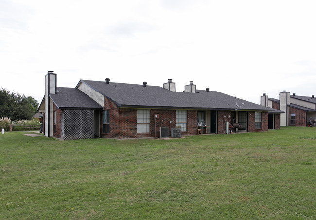 Stone Creek Apartments in Terrell, TX - Foto de edificio - Building Photo