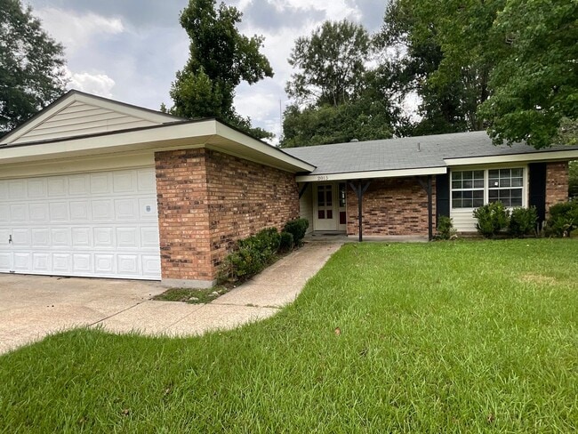 property at 2015 Glenhaven St