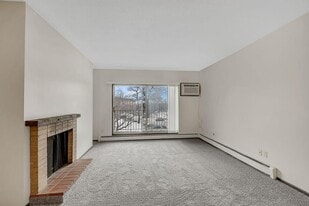 1690 MN-36 in Roseville, MN - Building Photo