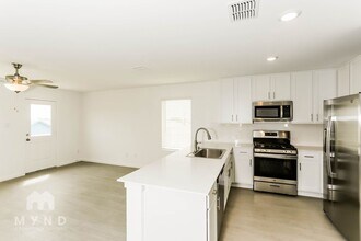 2733 Mistwood Dr in Fort Worth, TX - Foto de edificio - Building Photo