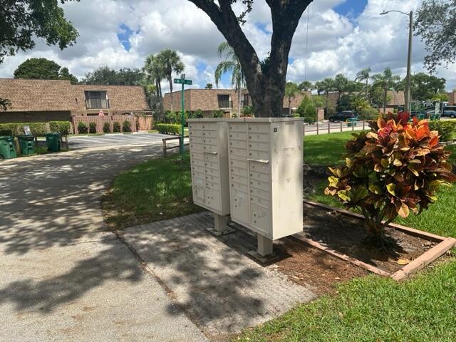 5584 NW 59th Pl in Tamarac, FL - Building Photo - Building Photo