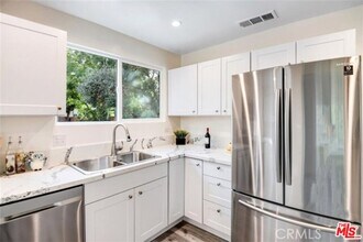 17902 Saticoy St in Los Angeles, CA - Building Photo - Building Photo