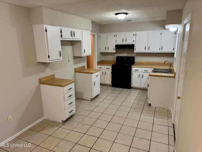 5074 Fleetwood Cove in Horn Lake, MS - Building Photo - Building Photo