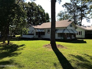 305 S Poydras St in Breaux Bridge, LA - Building Photo - Building Photo