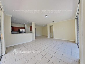 8113 NW 198th St in Hialeah, FL - Building Photo - Building Photo