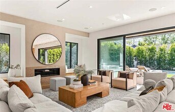 4453 Gentry Ave in Los Angeles, CA - Building Photo - Building Photo