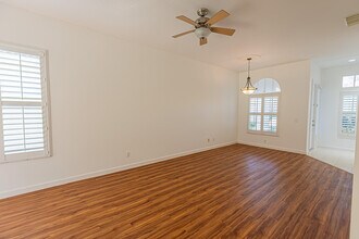 562 SW New Castle Cove in Port St. Lucie, FL - Building Photo - Building Photo