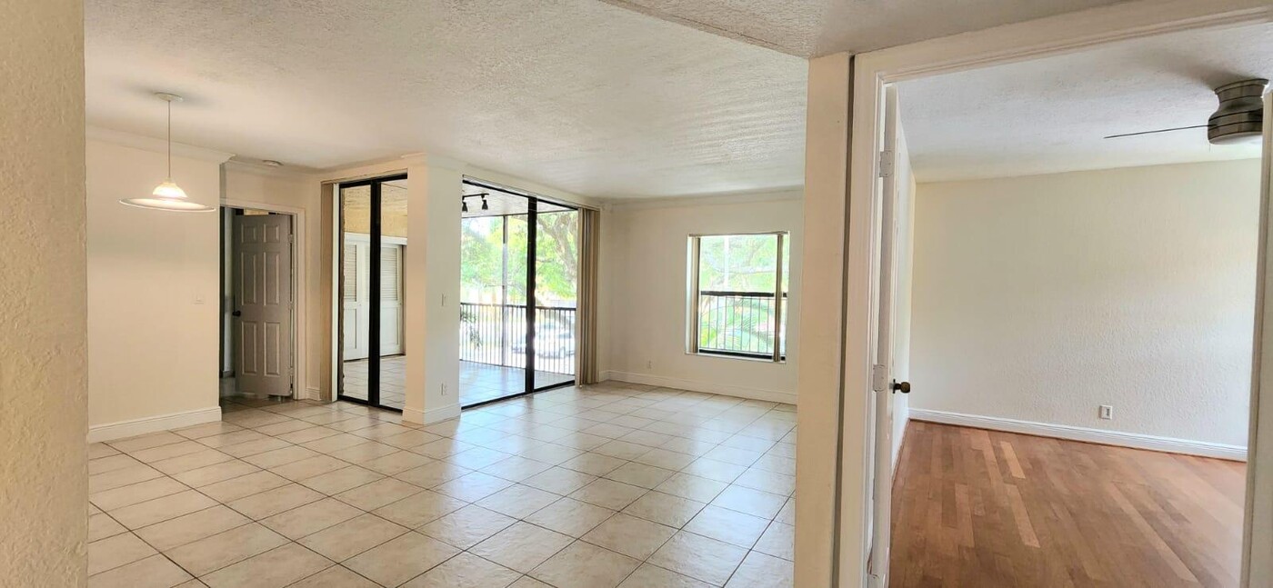 3843 Coral Tree Cir-Unit -3843 in Coconut Creek, FL - Building Photo