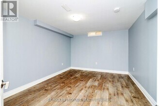 33 Lipton Crescent in Whitby, ON - Building Photo - Building Photo