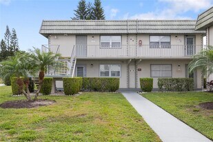 72 Monaco Ct in Delray Beach, FL - Building Photo