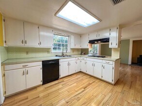 5325 Lakewood Dr in Milton, FL - Building Photo - Building Photo