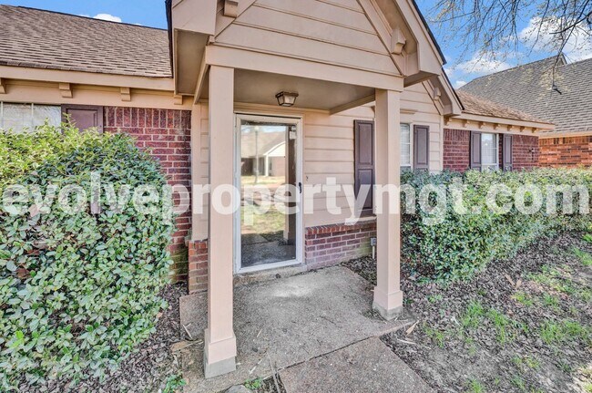 1664 Raybrad Dr in Memphis, TN - Building Photo - Building Photo