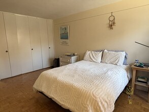 45 Longwood Ave, Unit #206 in Brookline, MA - Foto de edificio - Building Photo