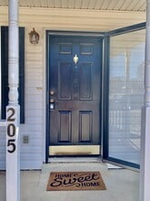 205 Holland Ridge Dr in La Vergne, TN - Building Photo - Building Photo