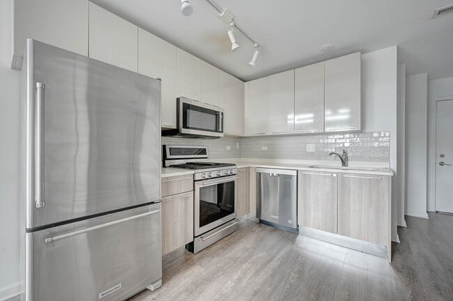 932 W Dakin St, Unit 304 in Chicago, IL - Building Photo - Building Photo