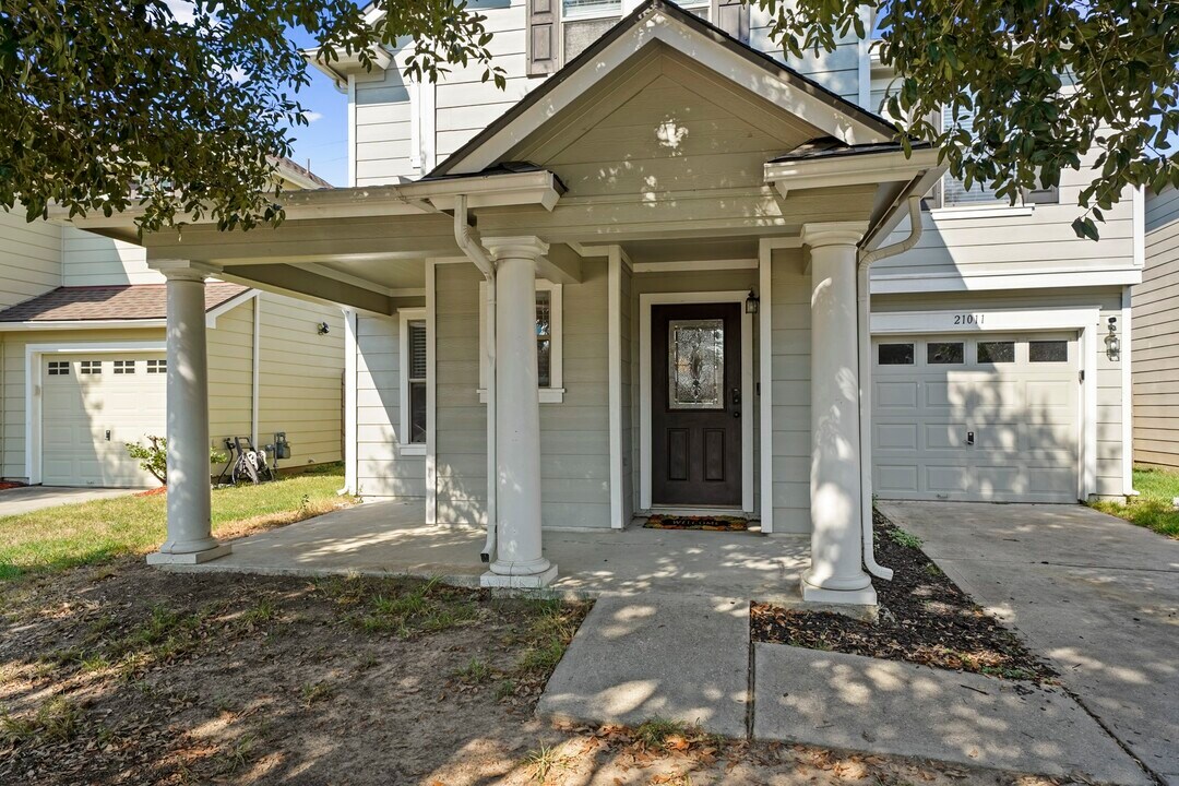 21011 Emery Mills Ln in Humble, TX - Building Photo