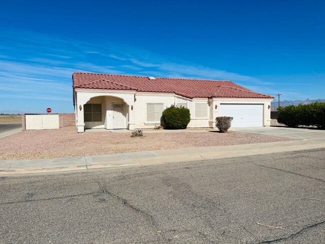 2469 Palo Verde Dr in Mohave Valley, AZ - Foto de edificio - Building Photo