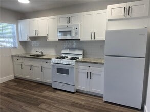 25 W 6th St in Hialeah, FL - Building Photo - Building Photo
